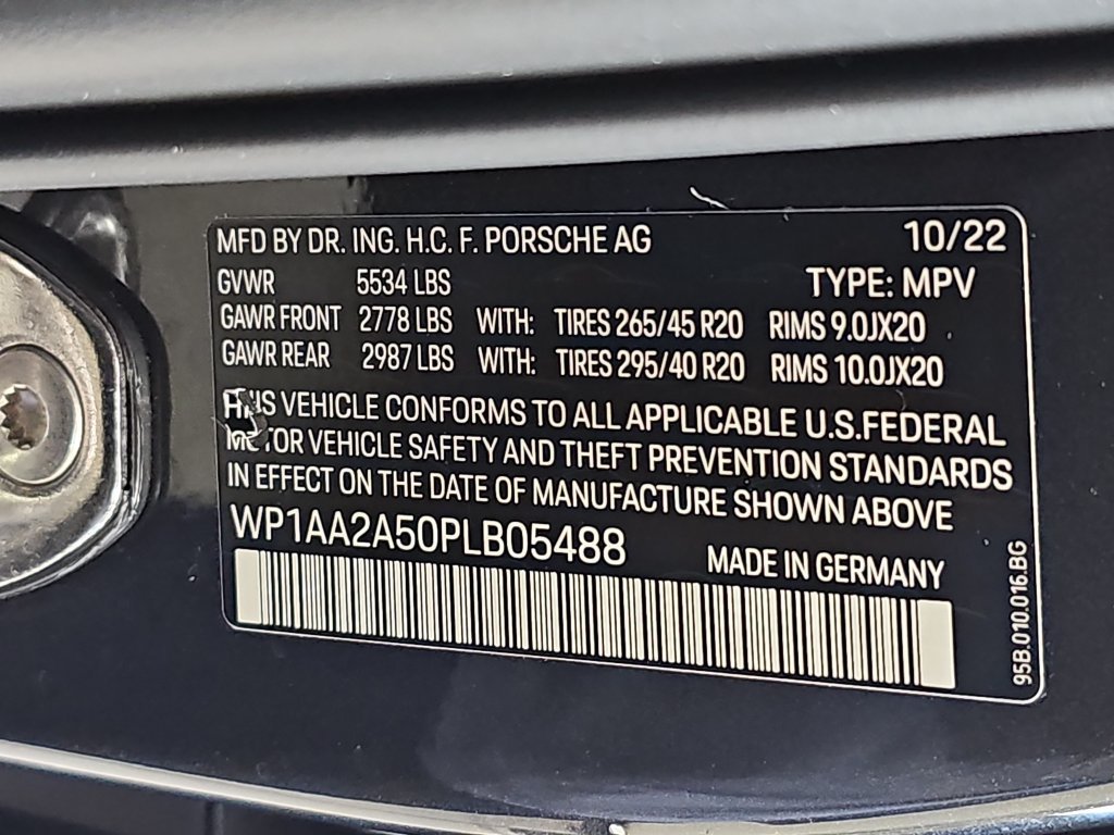 Used 2023 Porsche Macan Turbo AWD/4WD image 38
