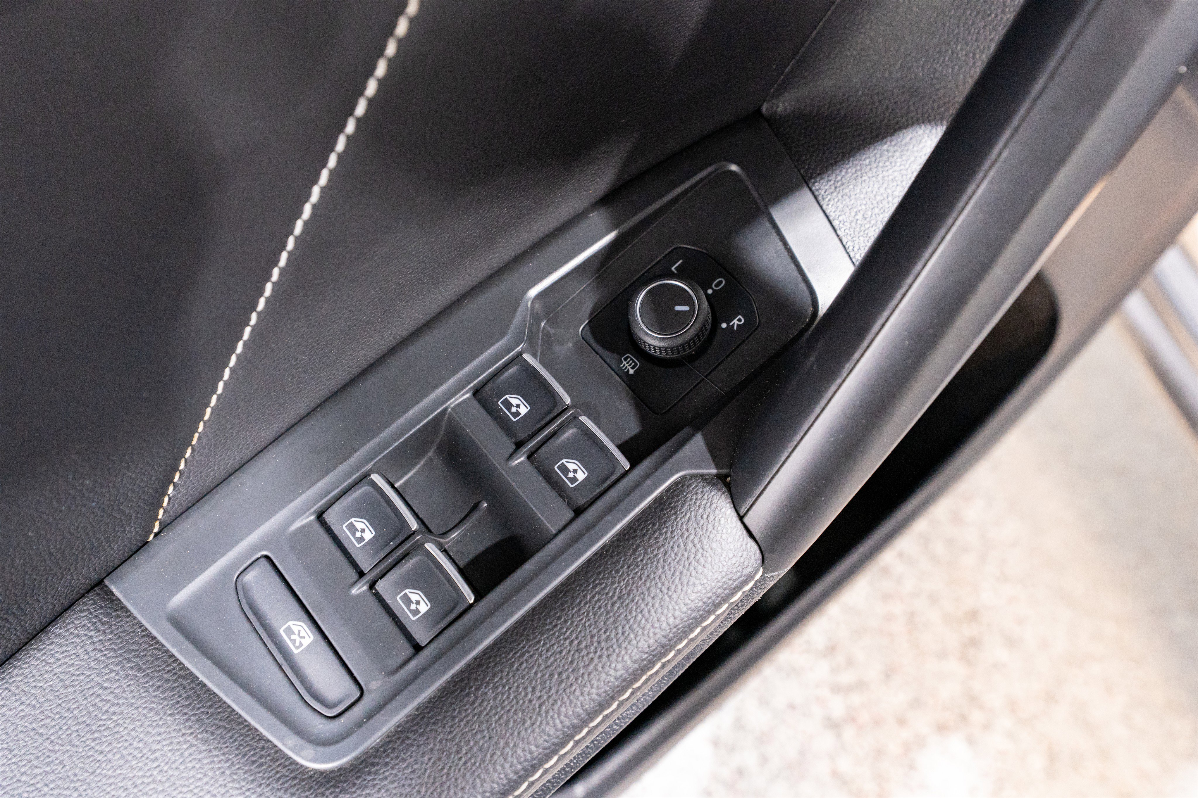 Used 2023 Volkswagen Tiguan SE image 13