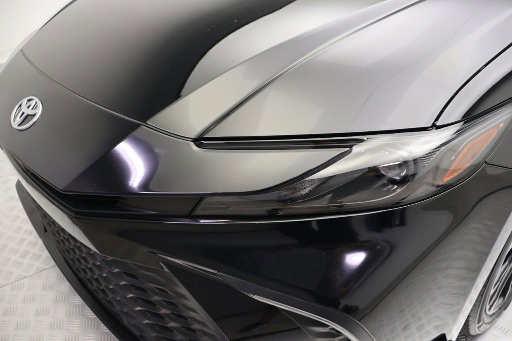 Certified 2025 Toyota Camry SE FWD image 3