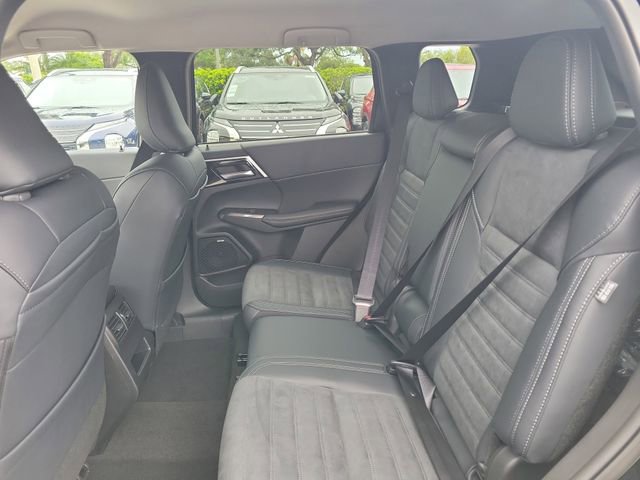 New 2025 Mitsubishi Outlander SE image 14