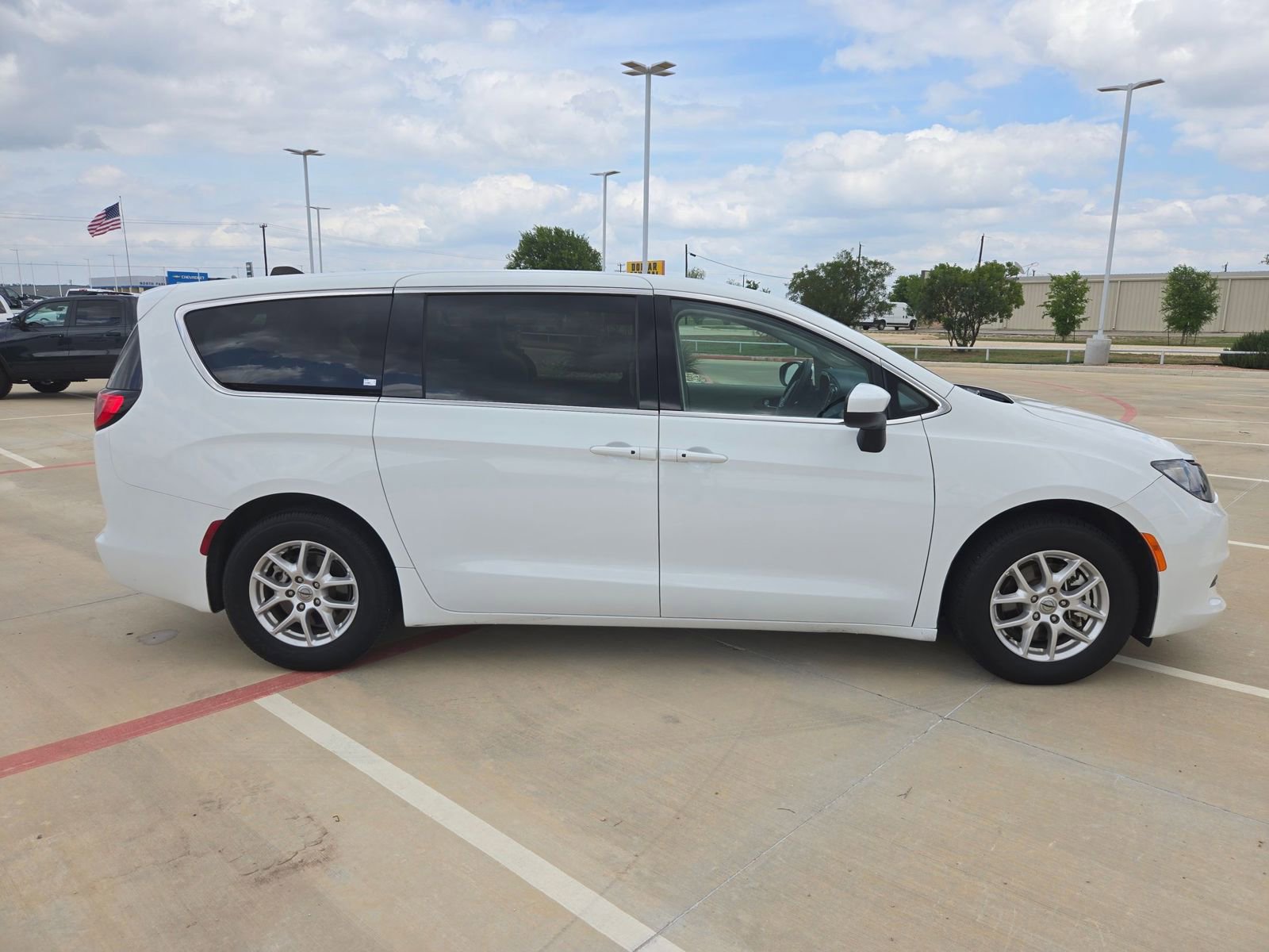 Certified 2023 Chrysler Voyager LX FWD image 2