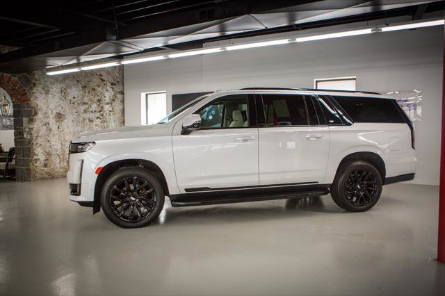 Used 2024 Cadillac Escalade ESV Sport Platinum w/ LPO, ONYX Package AWD/4WD image 50