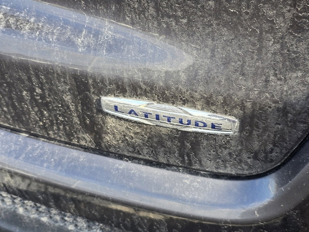 Used 2023 Jeep Compass Latitude w/ Convenience Group image 12