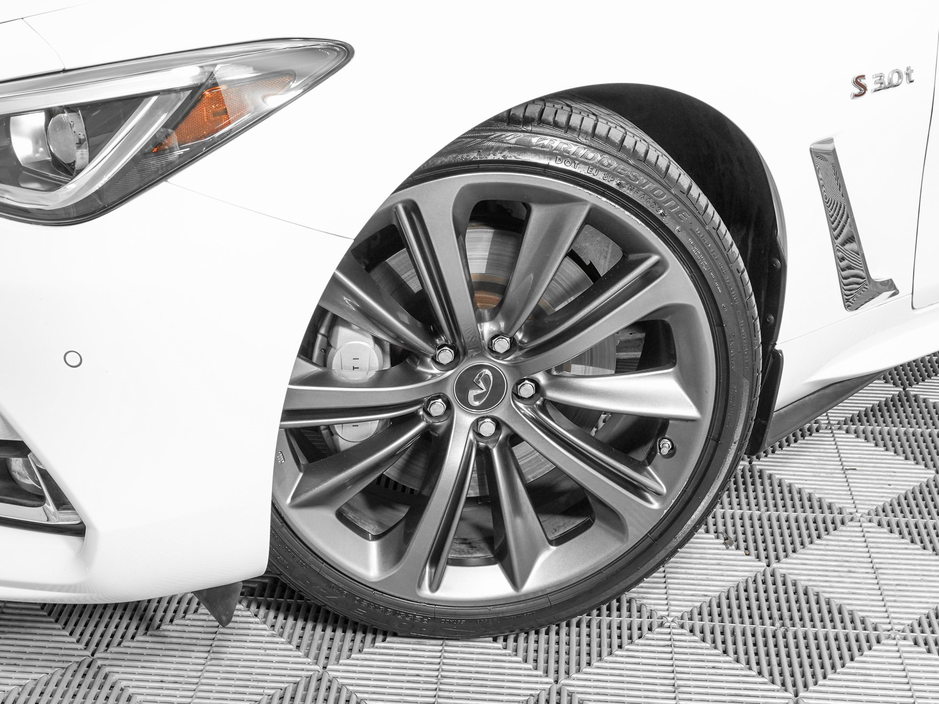 Used 2018 INFINITI Q60 Red Sport 400 w/ Pro Active Package image 27