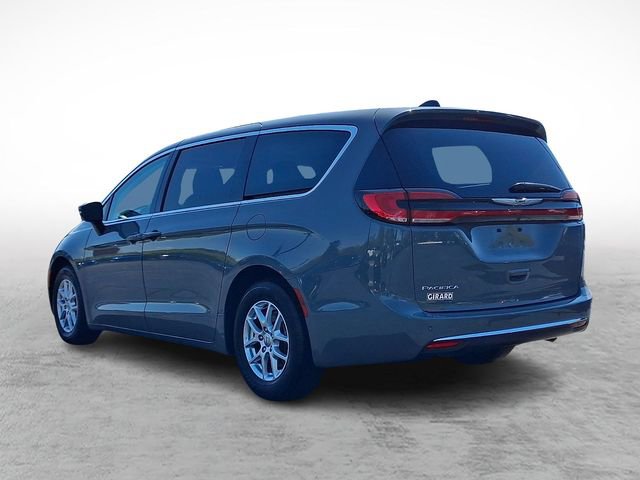 Used 2023 Chrysler Pacifica Touring-L FWD image 4