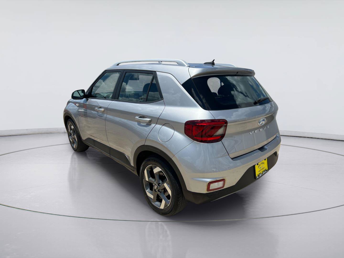 Used 2024 Hyundai Venue SEL FWD image 5