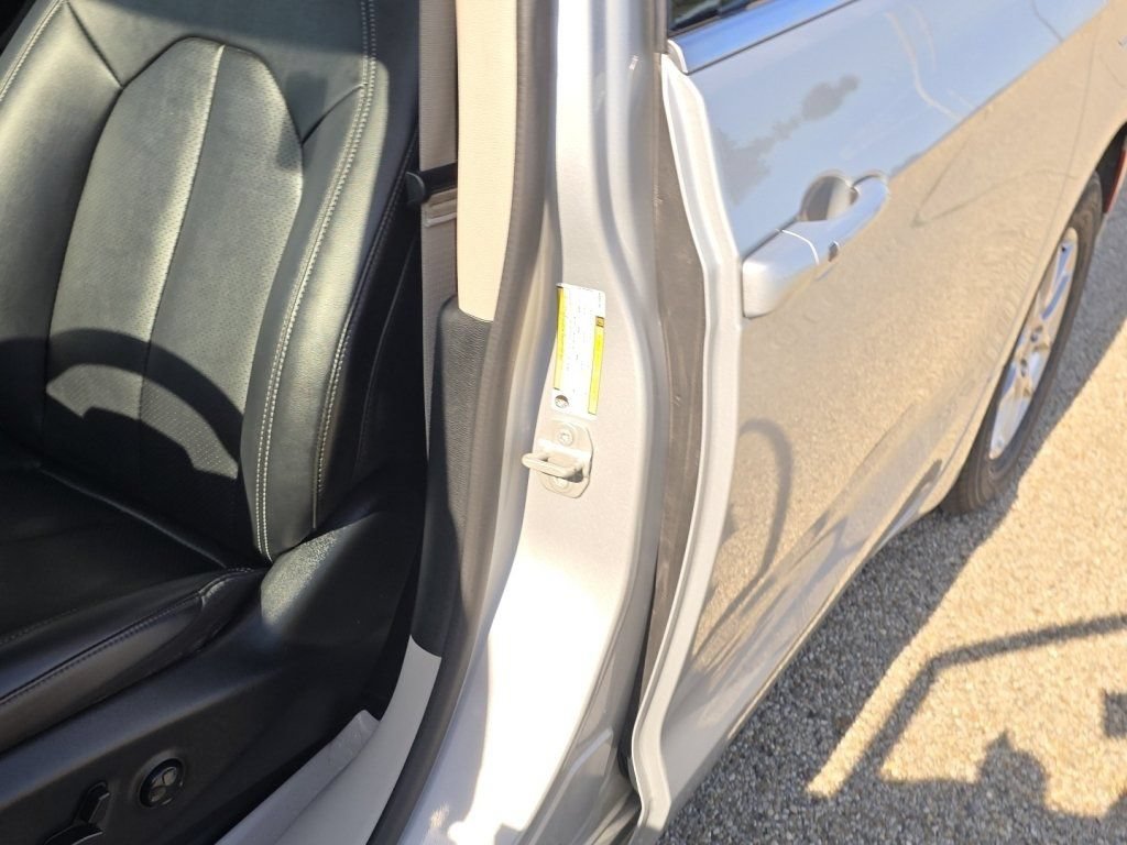 Used 2024 Chrysler Pacifica Touring-L FWD image 27