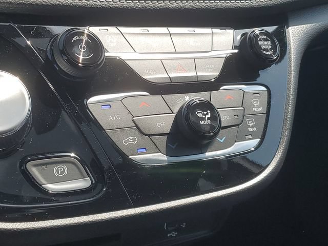 New 2027 Chrysler Pacifica Select w/ Family Tech Group FWD image 28