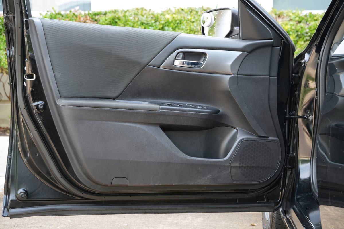 Used 2015 Honda Accord LX image 35