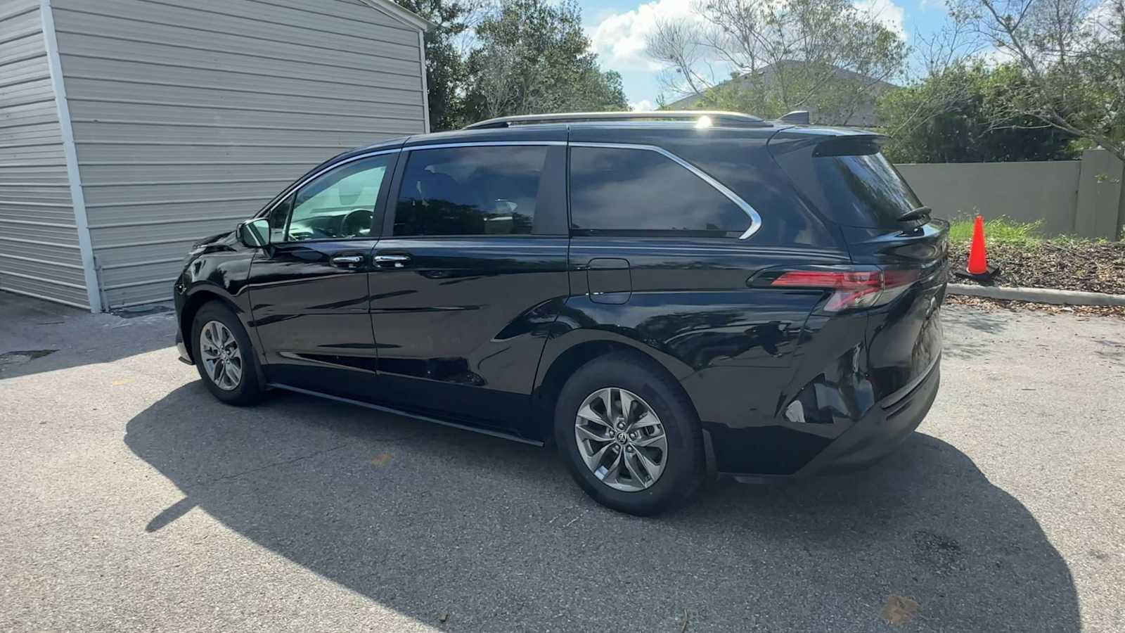 Used 2022 Toyota Sienna XLE FWD image 6