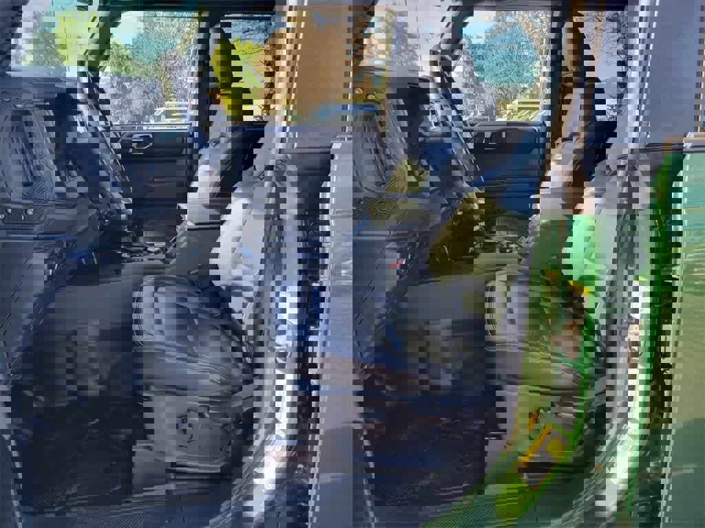 Used 2025 Ford Bronco Badlands image 12