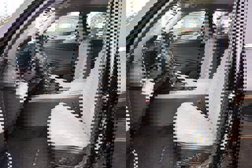 New 2026 Hyundai Elantra Limited image 7