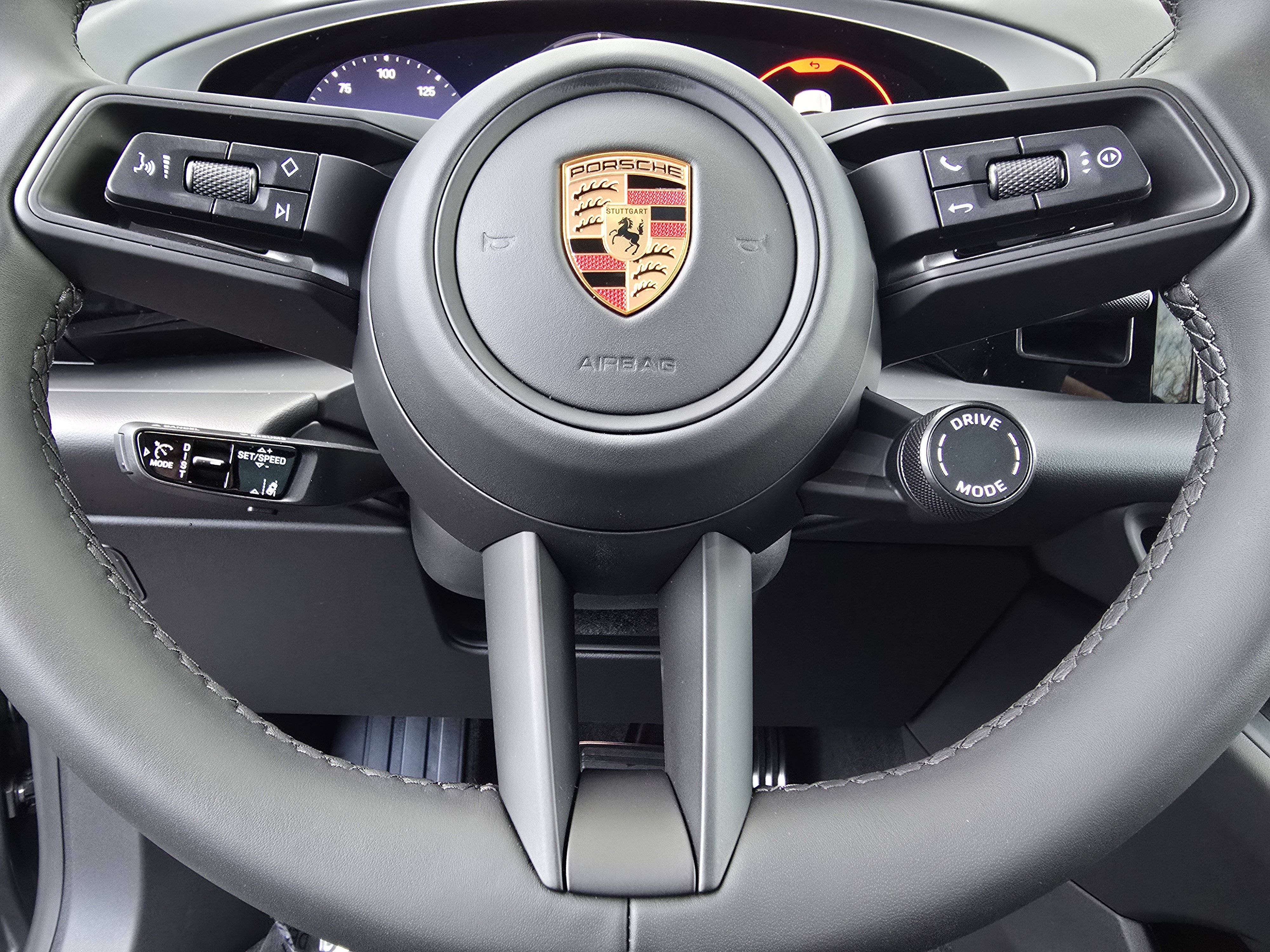 New 2025 Porsche Macan 4S Electric image 18