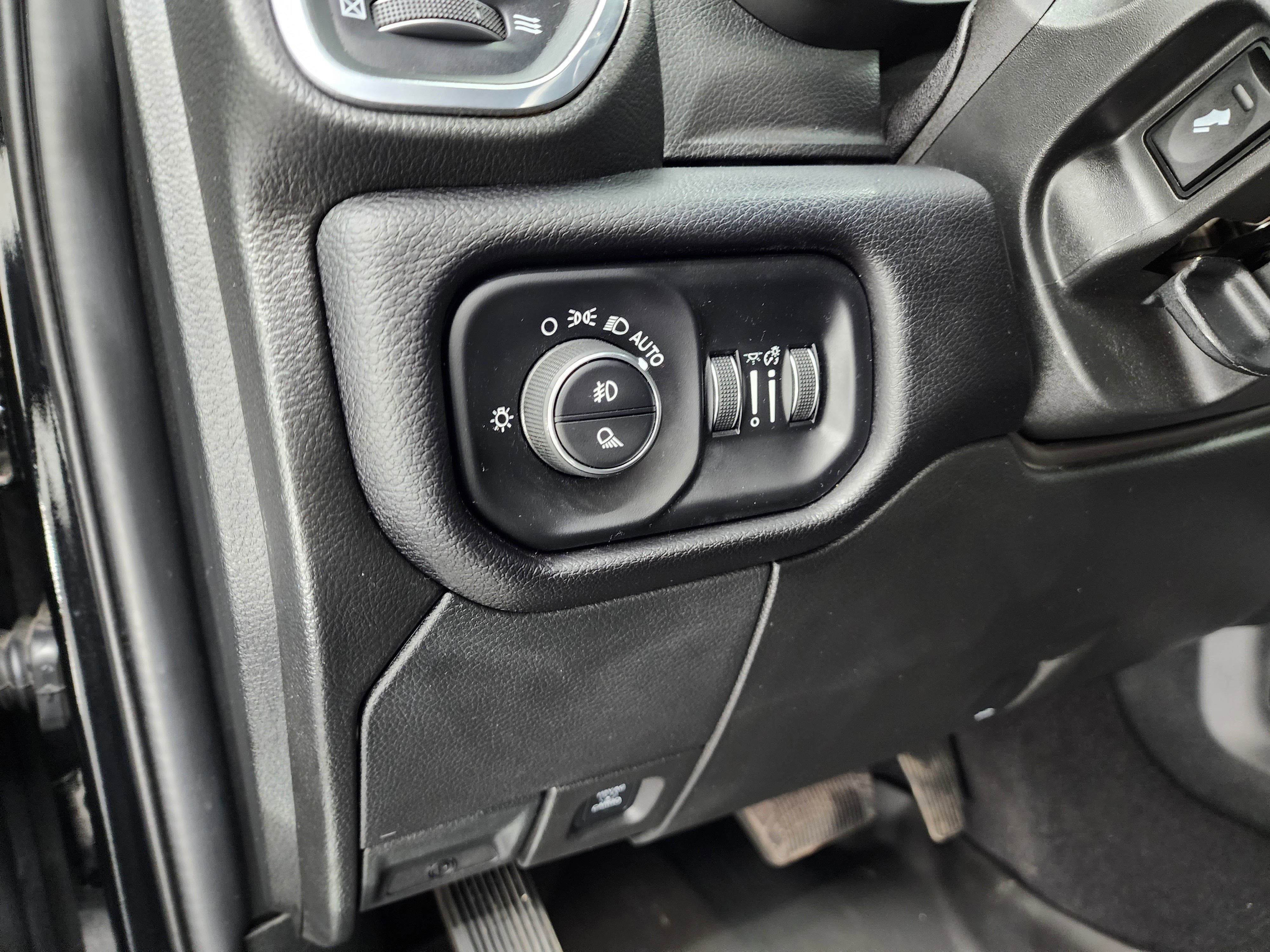 Used 2024 RAM 2500 Laramie w/ Sport Appearance Package image 43