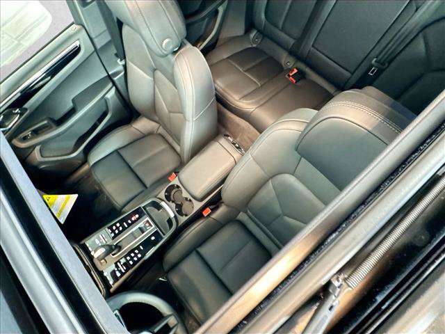 Certified 2026 Porsche Macan AWD/4WD image 19