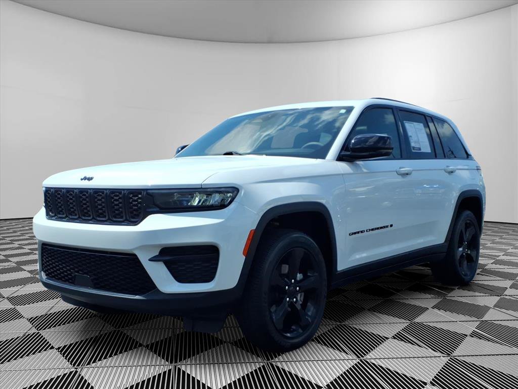 Certified 2025 Jeep Grand Cherokee Altitude AWD/4WD image 23