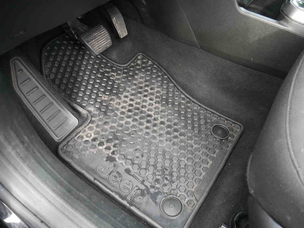 Used 2022 Jeep Renegade Latitude w/ Convenience Group image 24