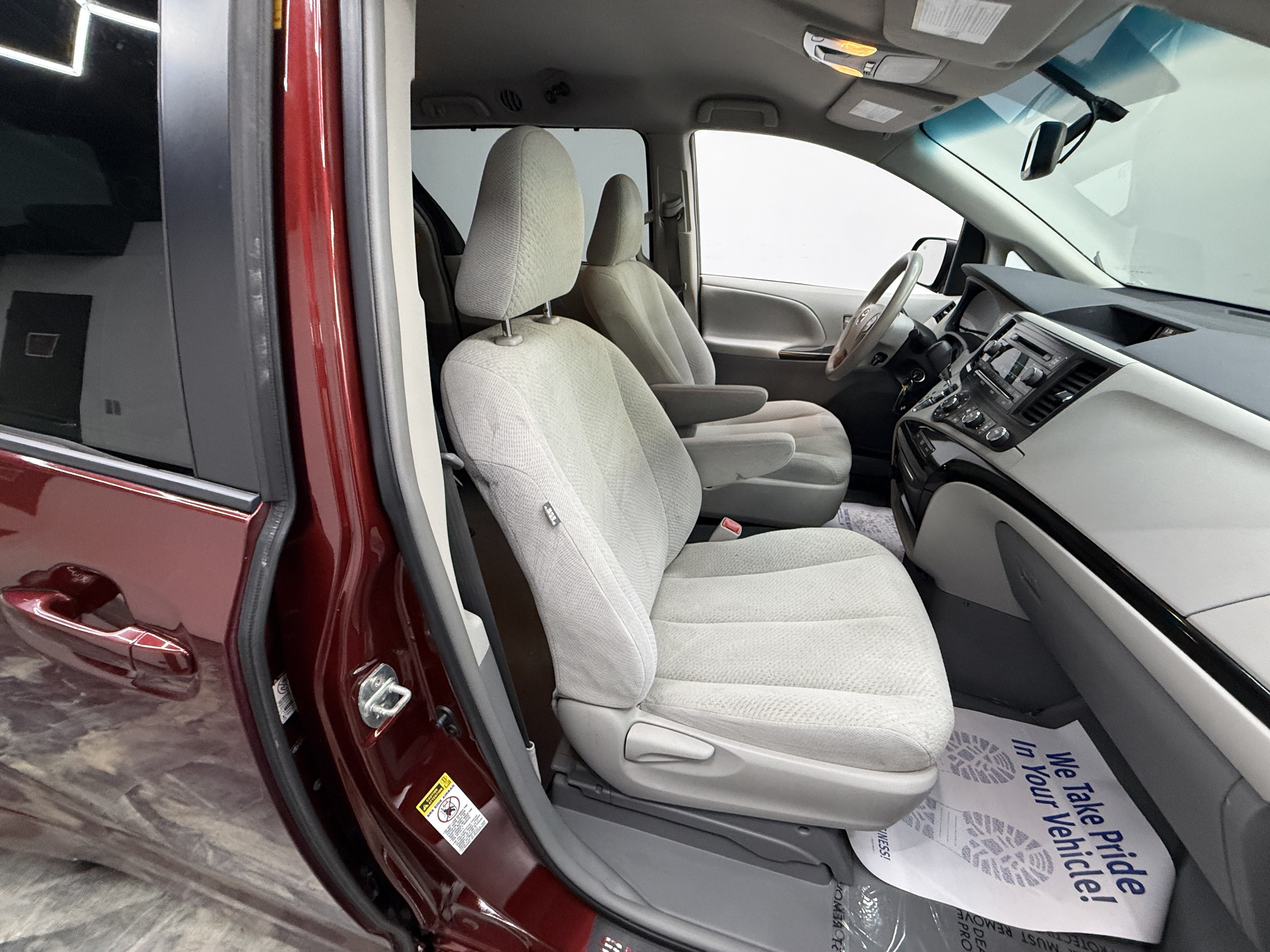 Used 2012 Toyota Sienna LE FWD image 21
