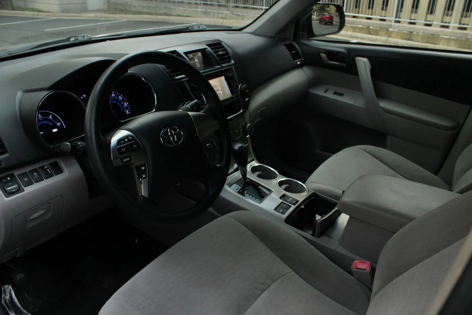 Used 2013 Toyota Highlander 4WD Hybrid image 12
