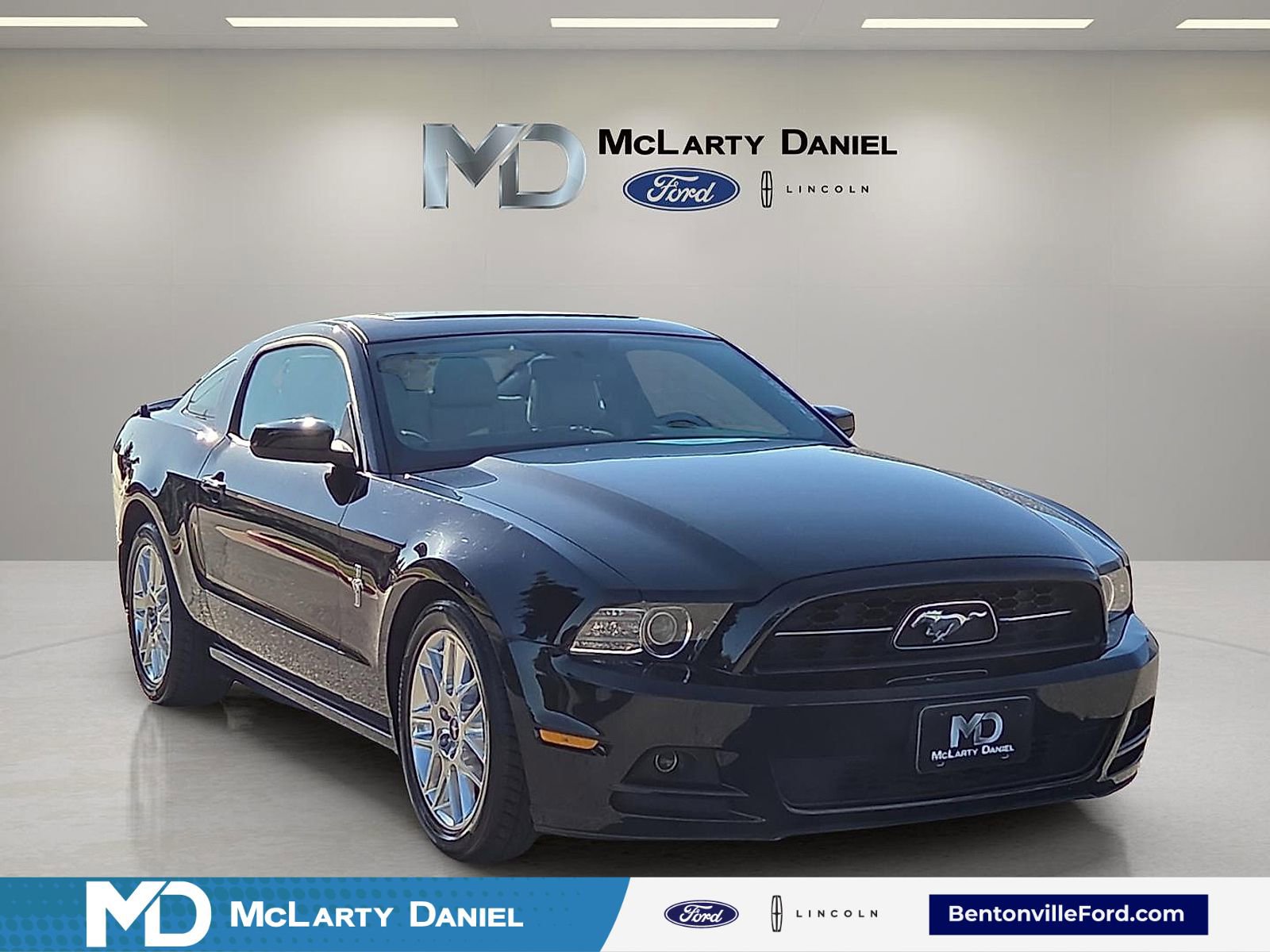 Used 2013 Ford Mustang Premium RWD image 1