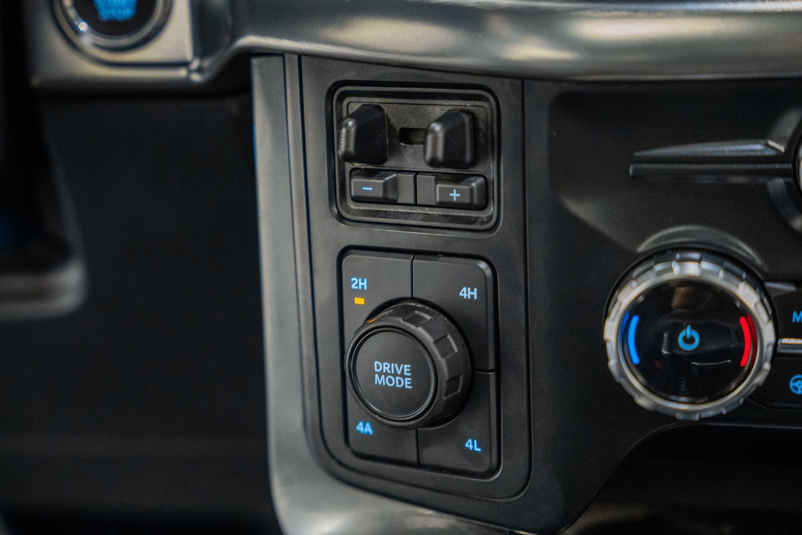 Certified 2023 Ford F150 Lariat w/ Equipment Group 502A High image 33