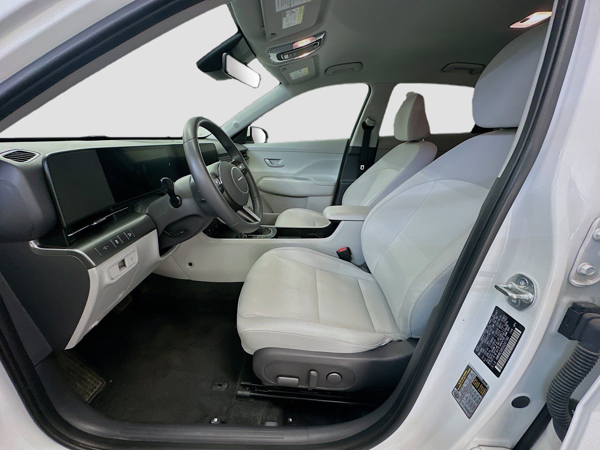 Used 2025 Hyundai Kona SEL image 13