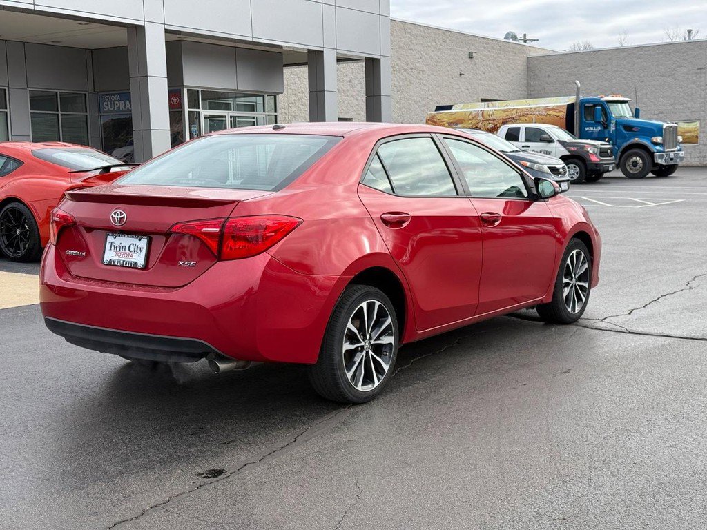 Used 2018 Toyota Corolla XSE image 3