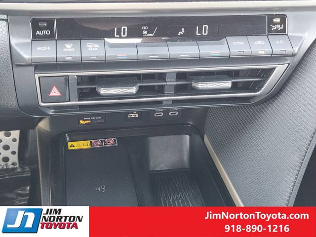 Used 2025 Toyota Camry SE FWD image 19
