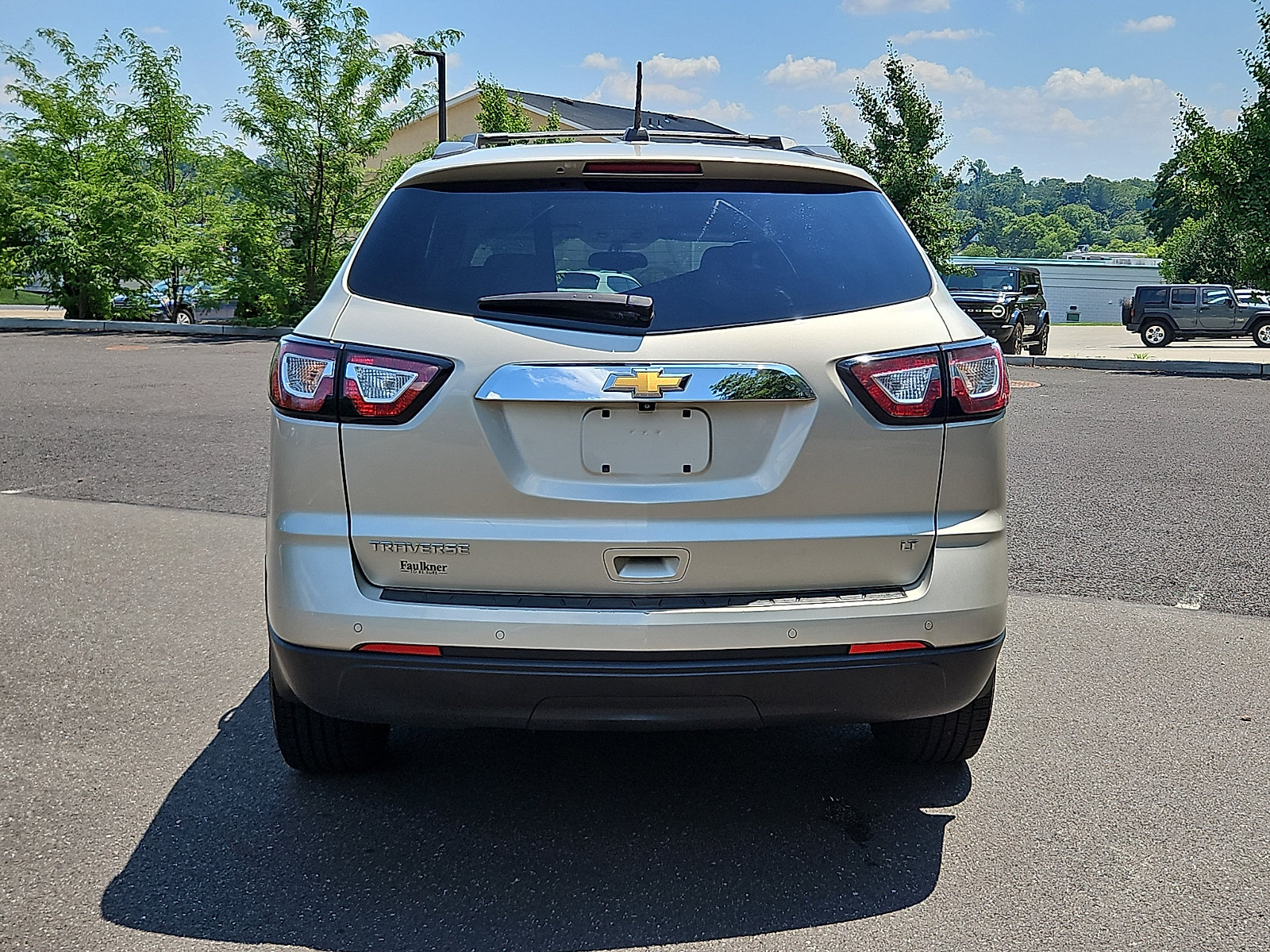 Used 2017 Chevrolet Traverse LT w/ Style and Technology Package FWD image 5