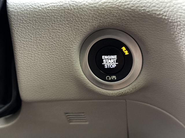 Used 2023 Chrysler Pacifica Limited FWD image 18
