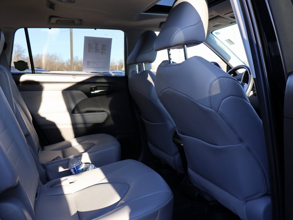 Used 2020 Toyota Highlander XLE image 10
