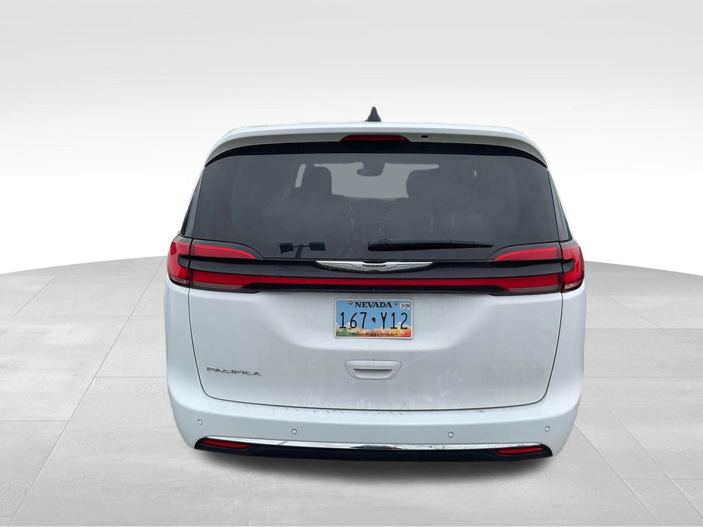Used 2023 Chrysler Pacifica Touring-L image 8