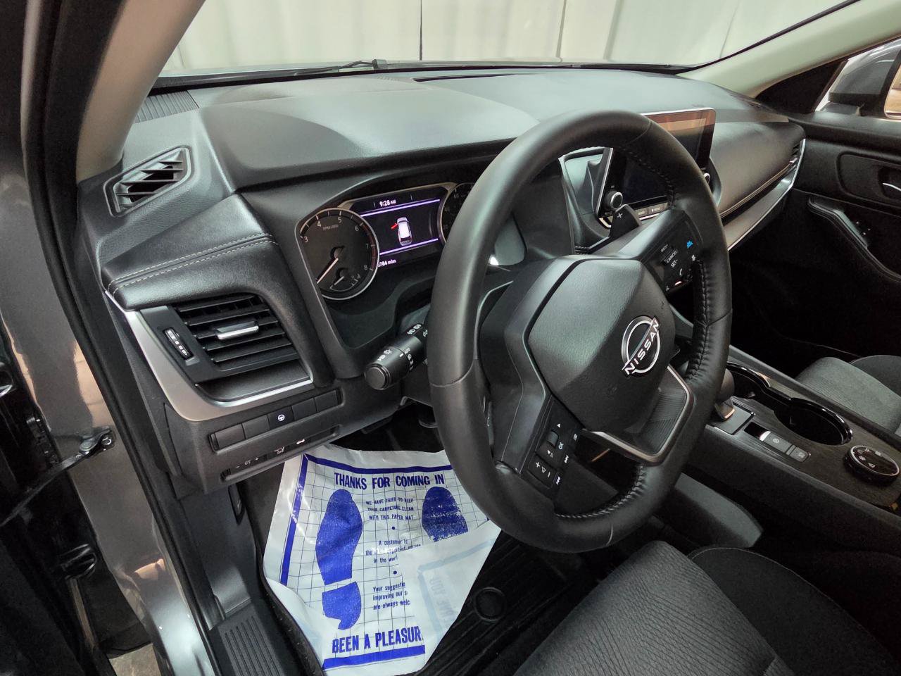 Used 2025 Nissan Rogue SV AWD/4WD image 29