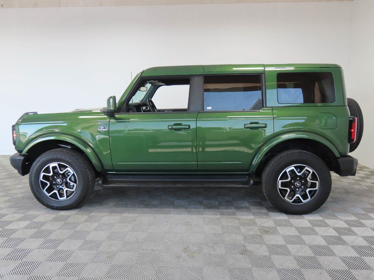 Used 2025 Ford Bronco Outer Banks AWD/4WD image 5