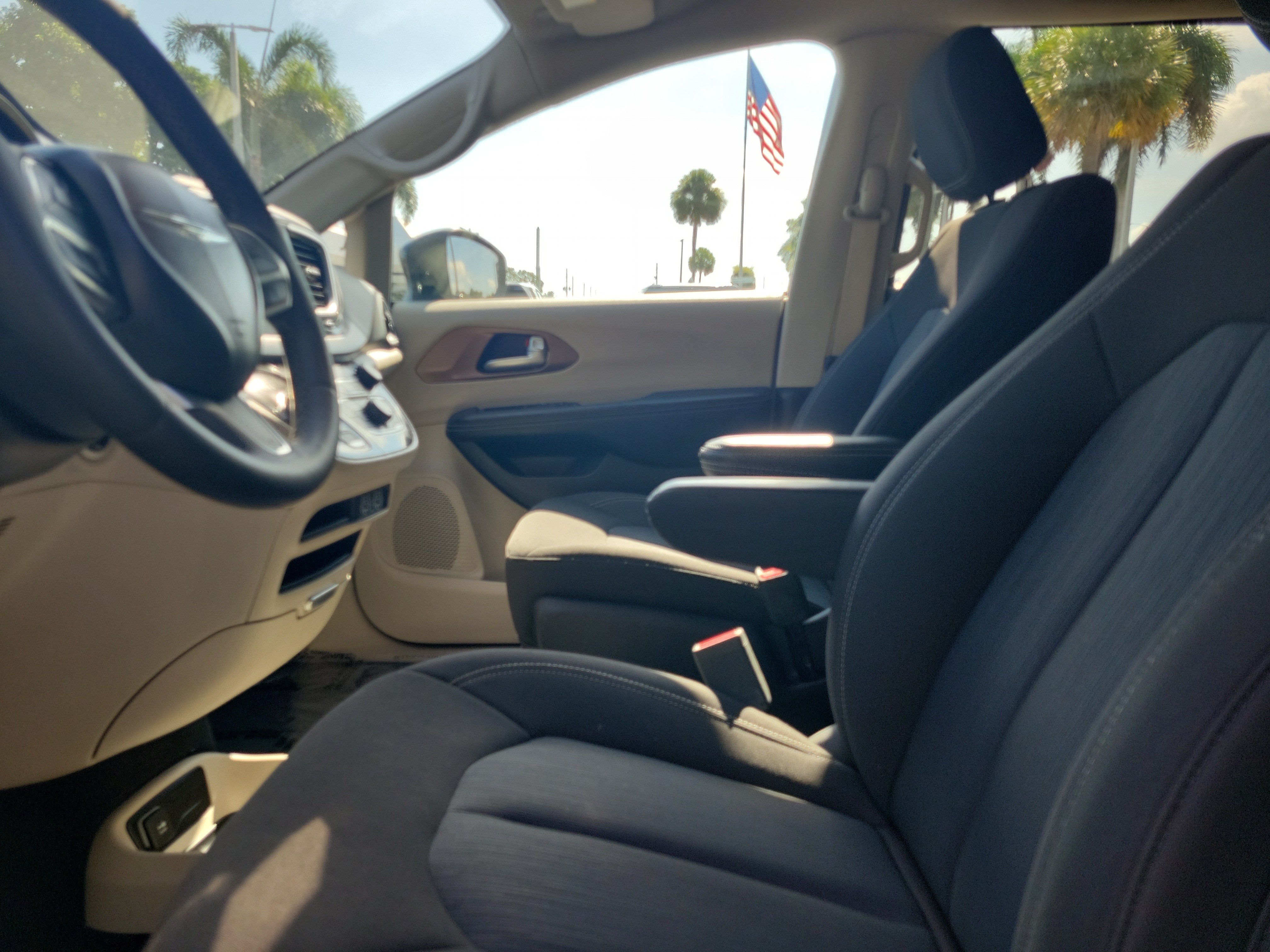 Used 2023 Chrysler Voyager LX FWD image 19