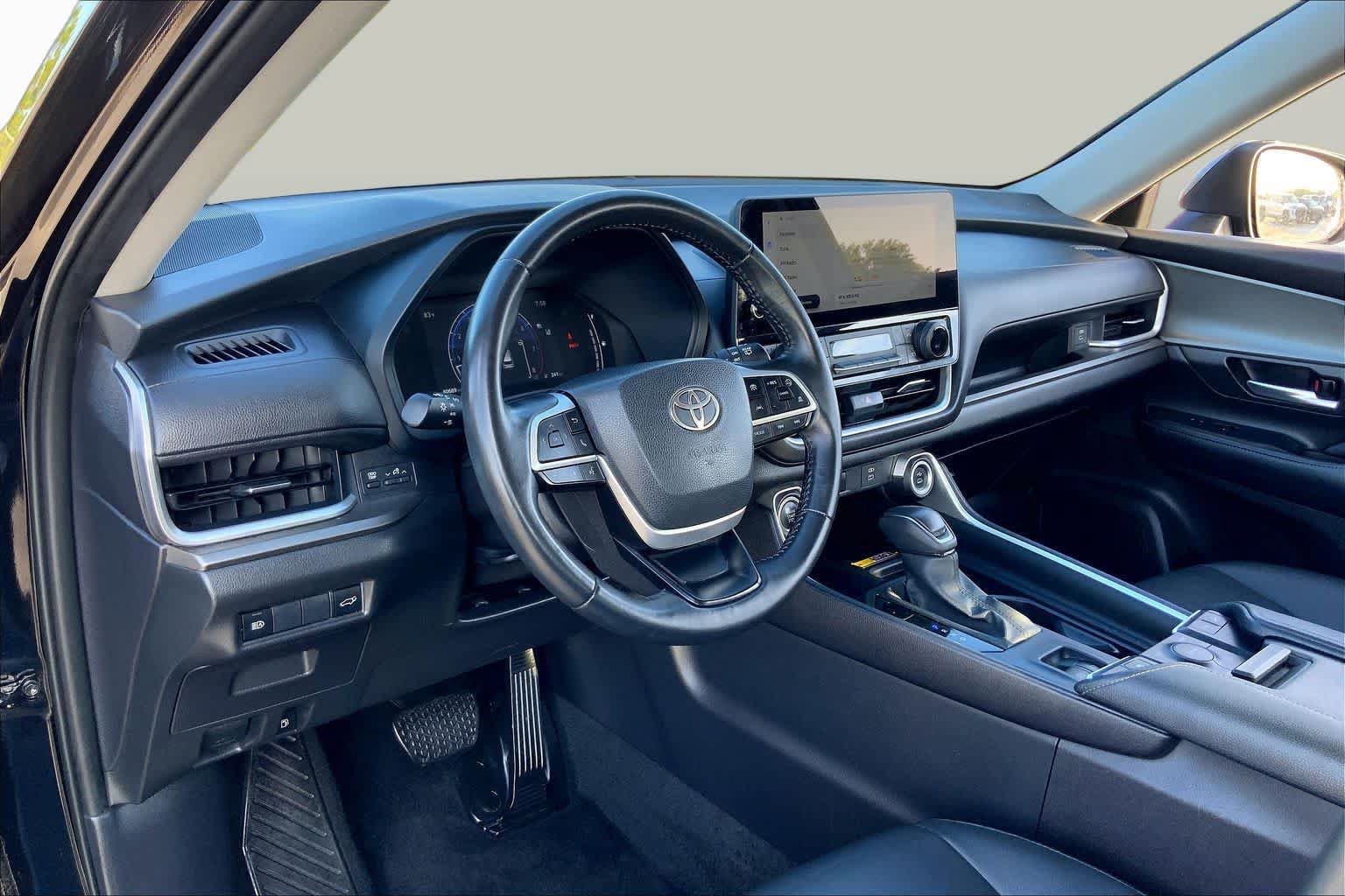 Used 2025 Toyota Grand Highlander AWD image 17