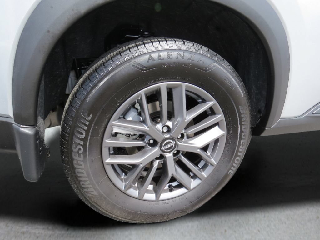 Used 2024 Nissan Rogue S FWD image 12