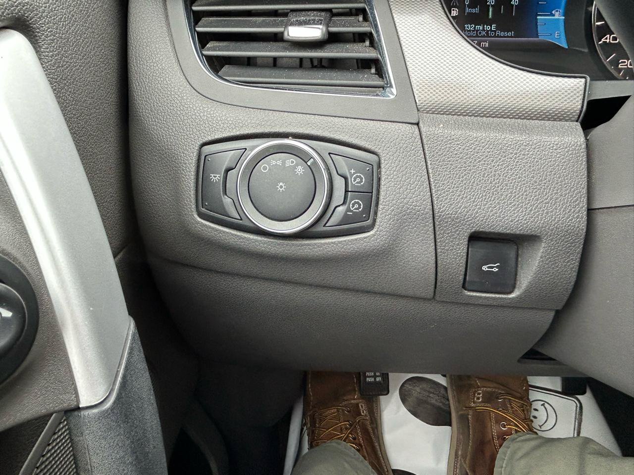 Used 2013 Ford Edge SEL FWD image 30