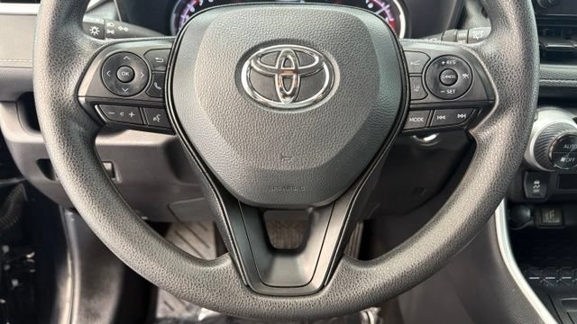 Used 2025 Toyota RAV4 XLE FWD image 34