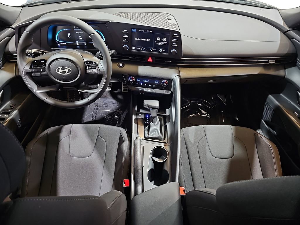 New 2025 Hyundai Elantra Sport image 9