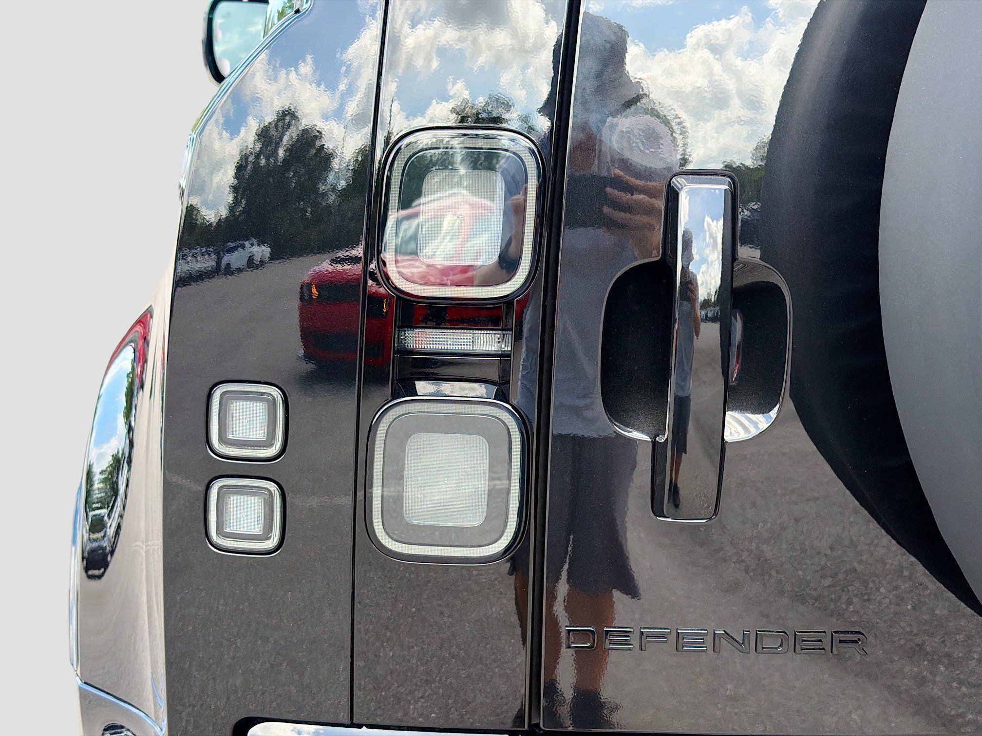 New 2026 Land Rover Defender 90 V8 AWD/4WD image 10