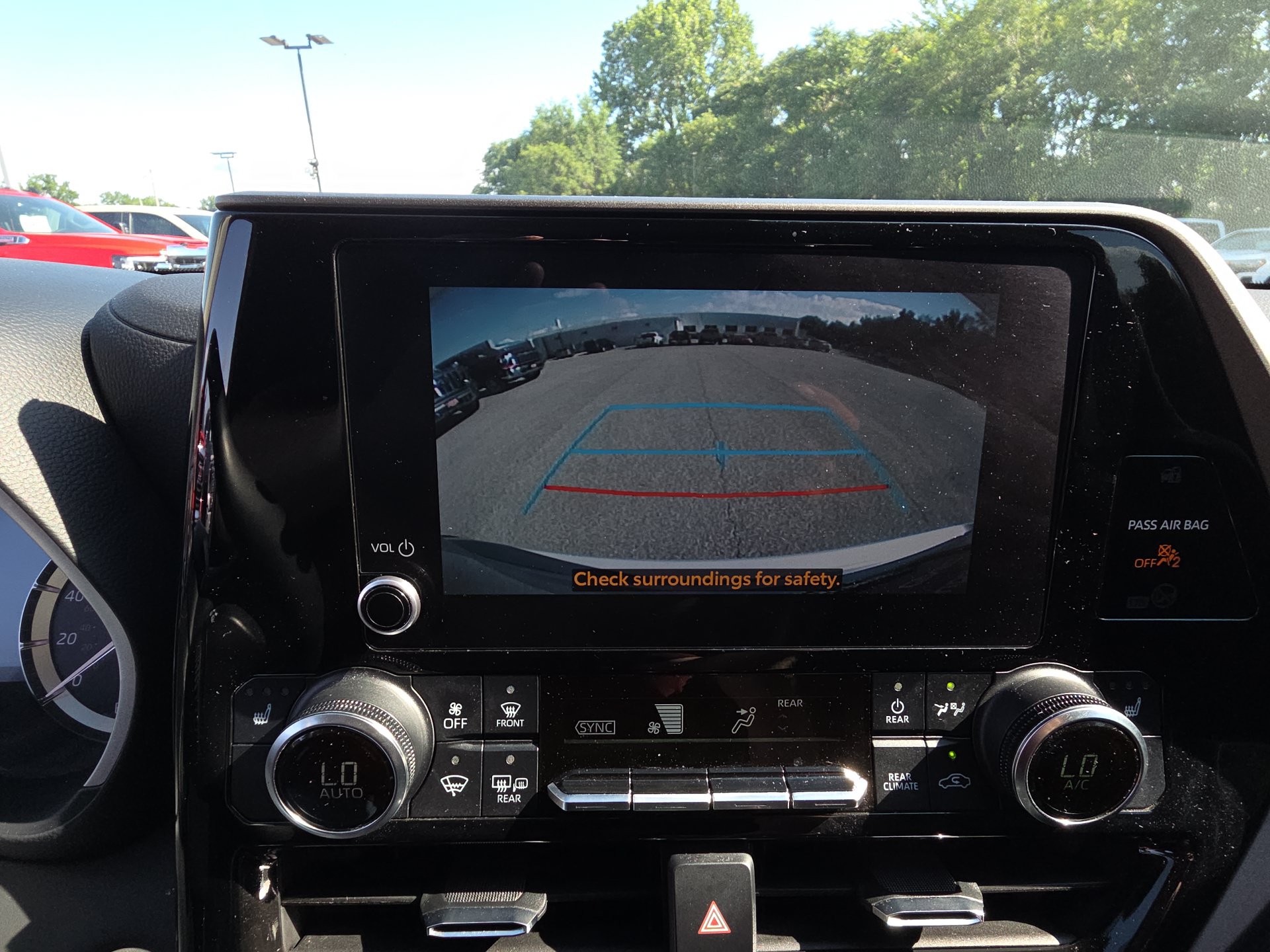 Used 2023 Toyota Highlander XLE AWD/4WD image 22