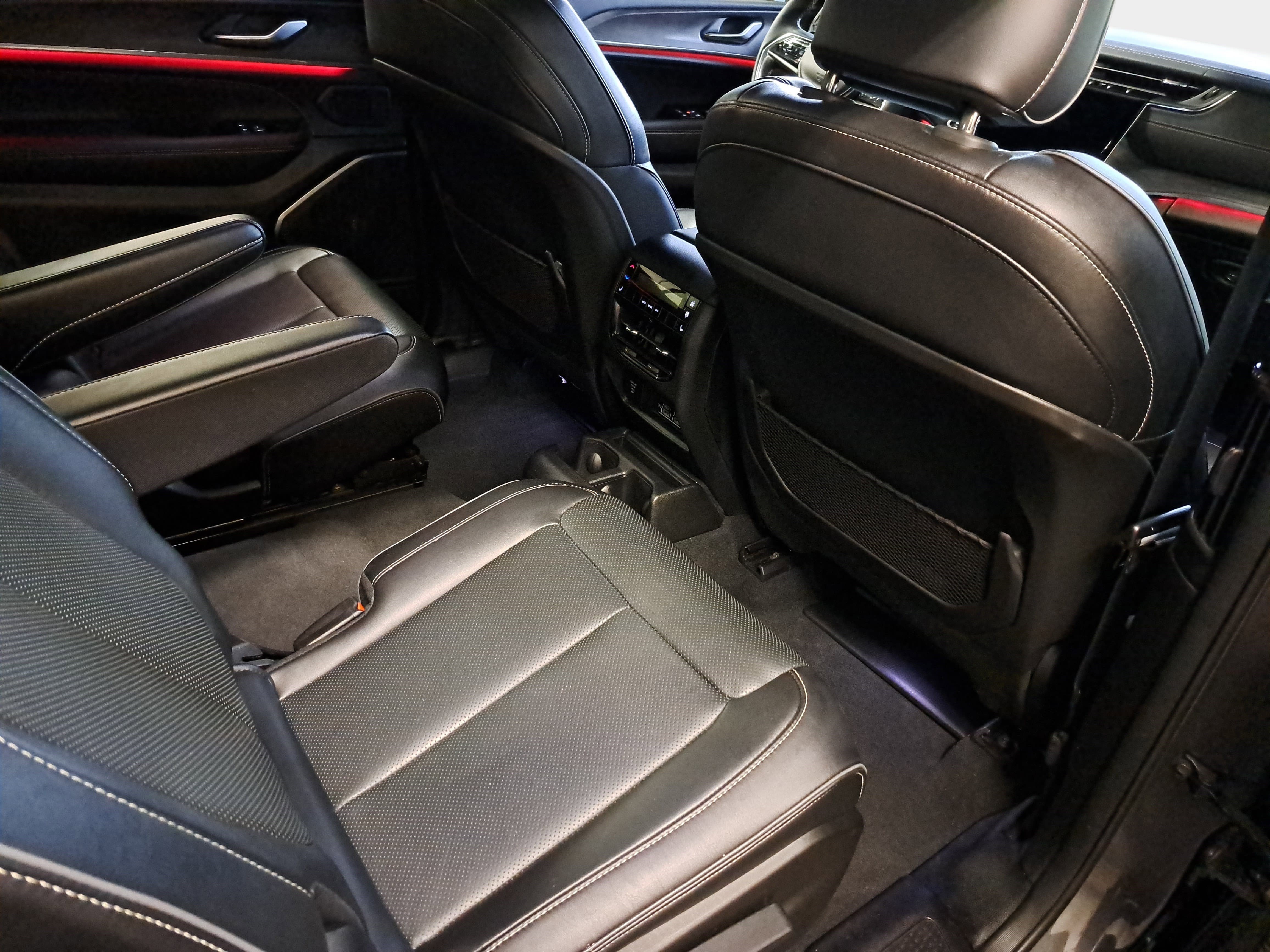 Used 2024 Jeep Grand Cherokee L Overland w/ Trailer Tow Package image 11