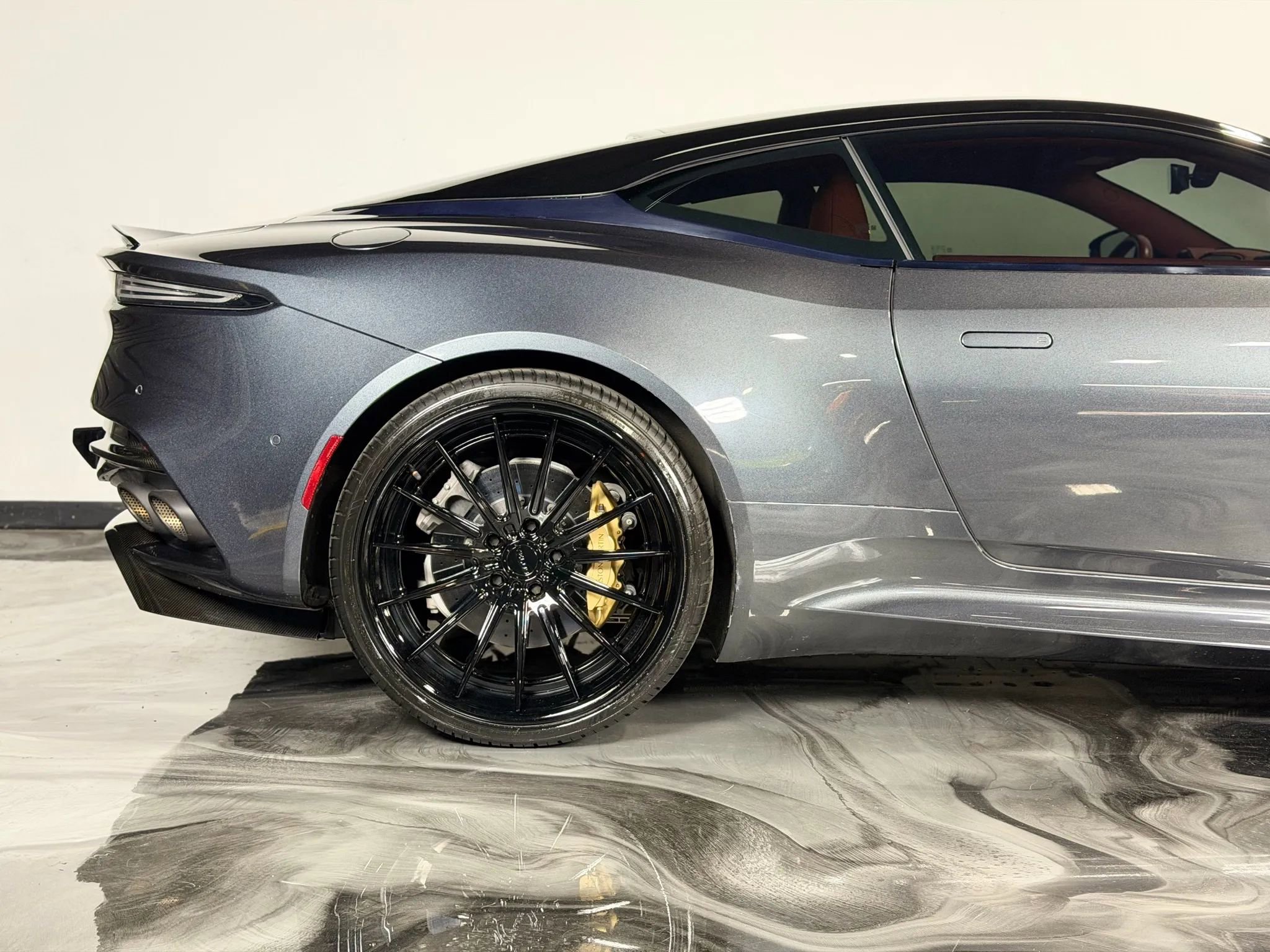 Used 2019 Aston Martin DBS Superleggera image 13