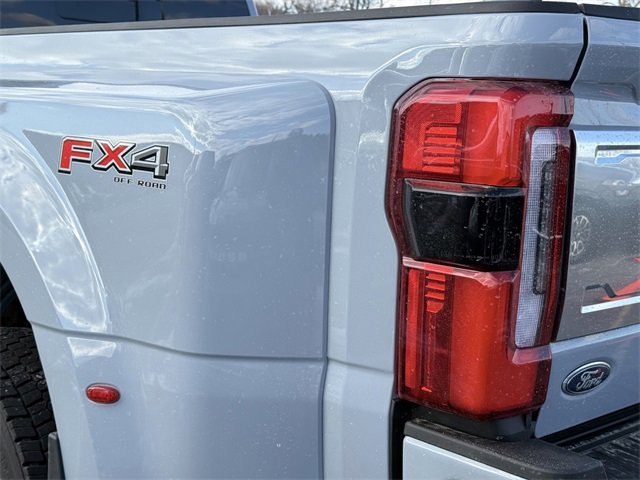 Used 2025 Ford F450 Platinum w/ Platinum Plus Package image 31