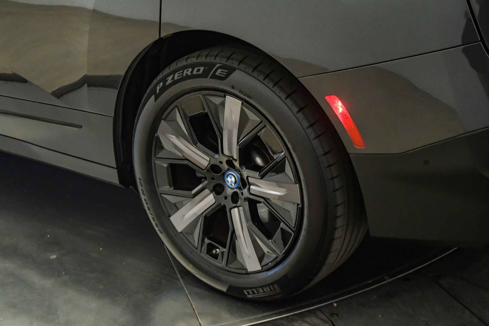 Certified 2024 BMW iX xDrive50 AWD/4WD image 11