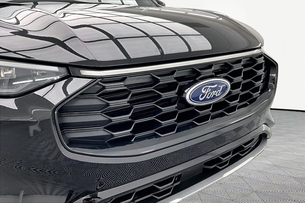 Certified 2025 Ford Escape ST-Line Elite AWD/4WD image 28