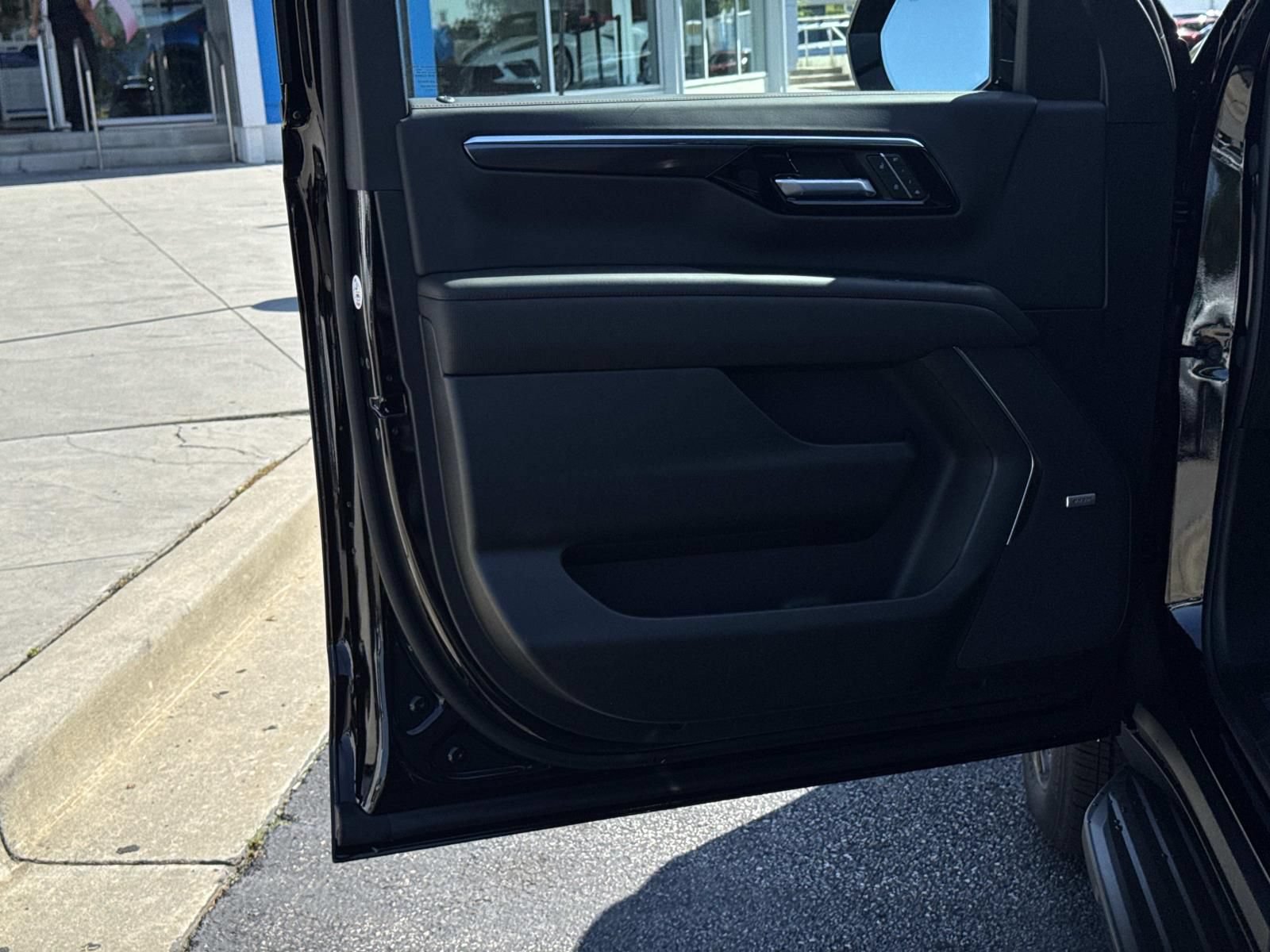 New 2026 Chevrolet Suburban RST w/ Advanced Technology Package AWD/4WD image 14