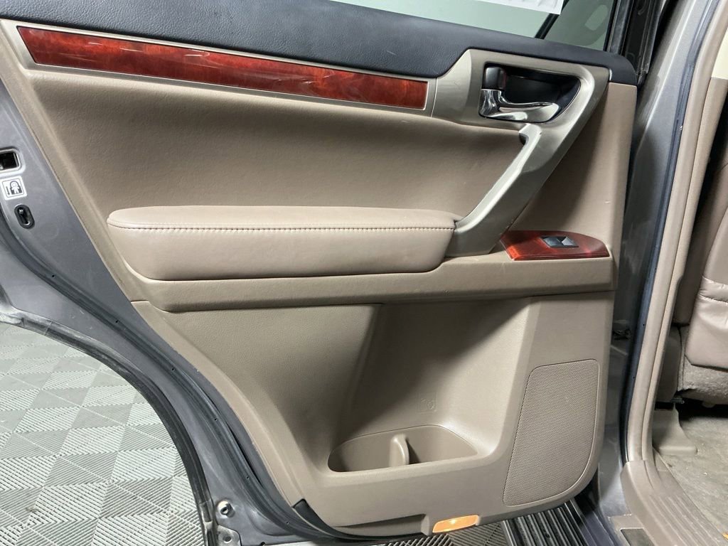 Used 2013 Lexus GX 460 image 24