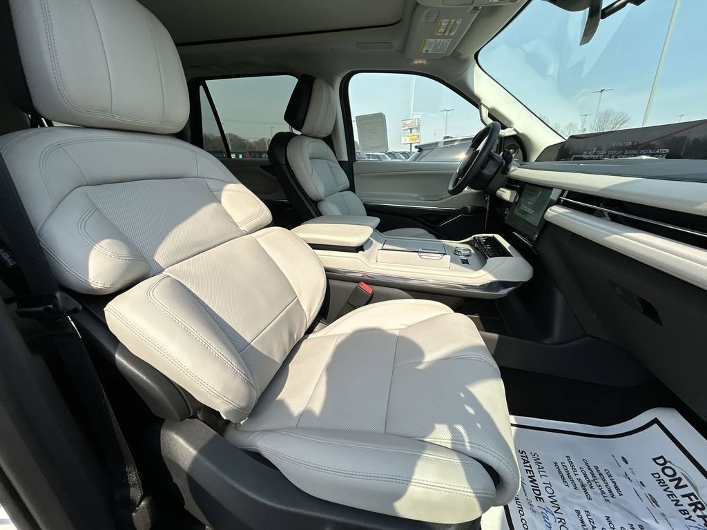 New 2026 Lincoln Navigator L Reserve AWD/4WD image 32